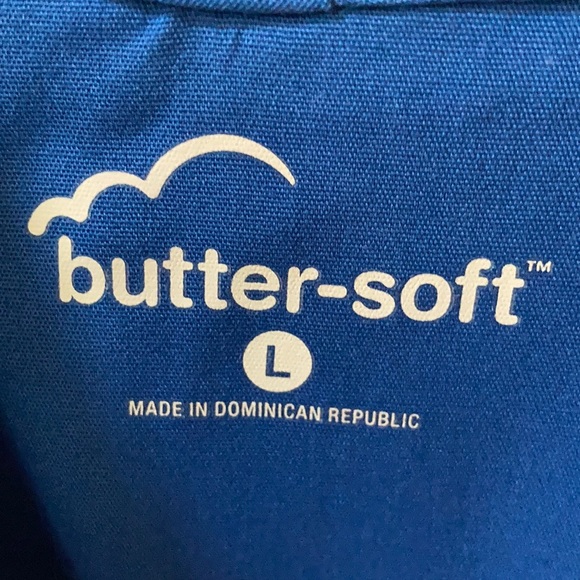 UA Butter-soft Lab/Scrub Coat. Size Large - Picture 3 of 5